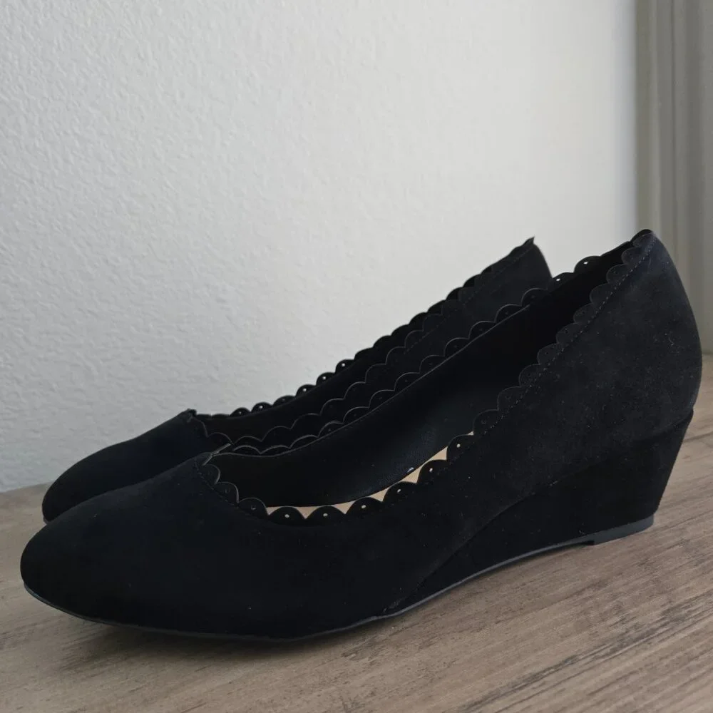 Charter Club Wandaa Suede Leather Scalloped Almond Toe Wedge Heels Black Size 9 - Picture 3 of 12